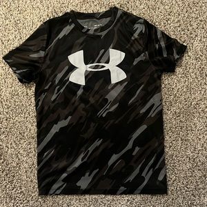 Used youth under armor T shirt